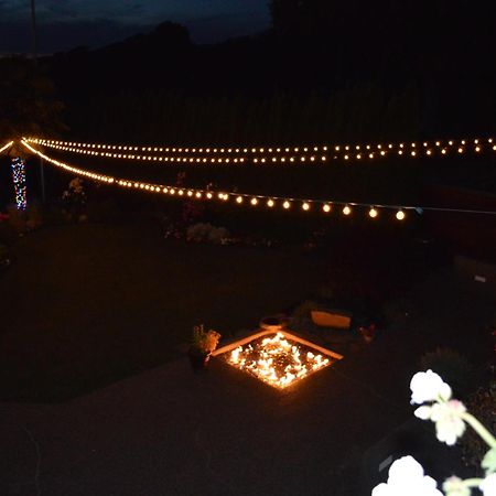 1-Bedroom Seaview Guesthouse On Seattle Luxury Estate With Views Of Olympic Mountains Bagian luar foto