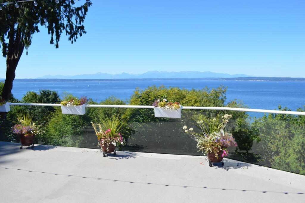 1-Bedroom Seaview Guesthouse On Seattle Luxury Estate With Views Of Olympic Mountains Bagian luar foto