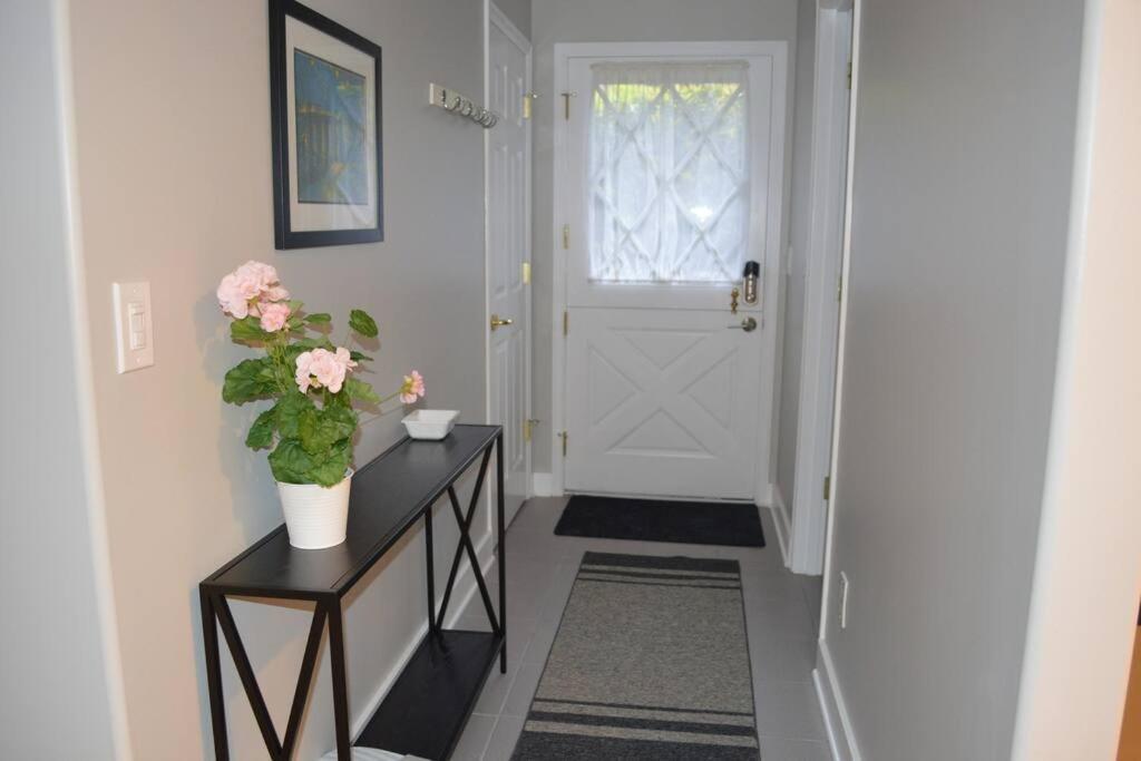 1-Bedroom Seaview Guesthouse On Seattle Luxury Estate With Views Of Olympic Mountains Bagian luar foto