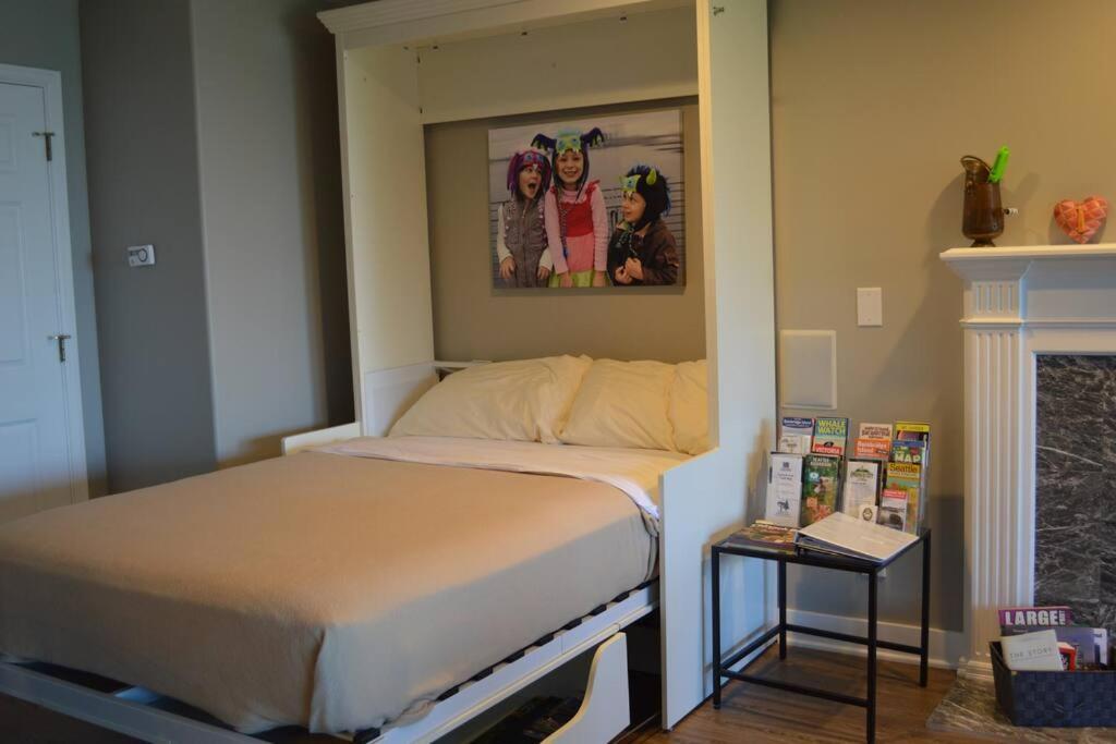 1-Bedroom Seaview Guesthouse On Seattle Luxury Estate With Views Of Olympic Mountains Bagian luar foto