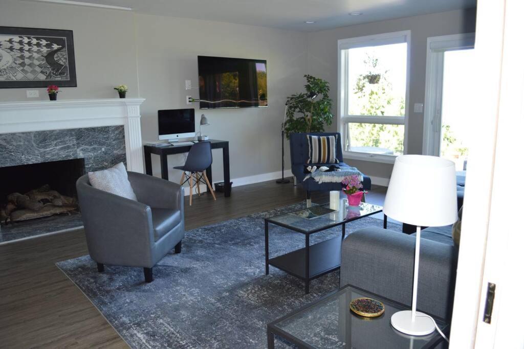 1-Bedroom Seaview Guesthouse On Seattle Luxury Estate With Views Of Olympic Mountains Bagian luar foto
