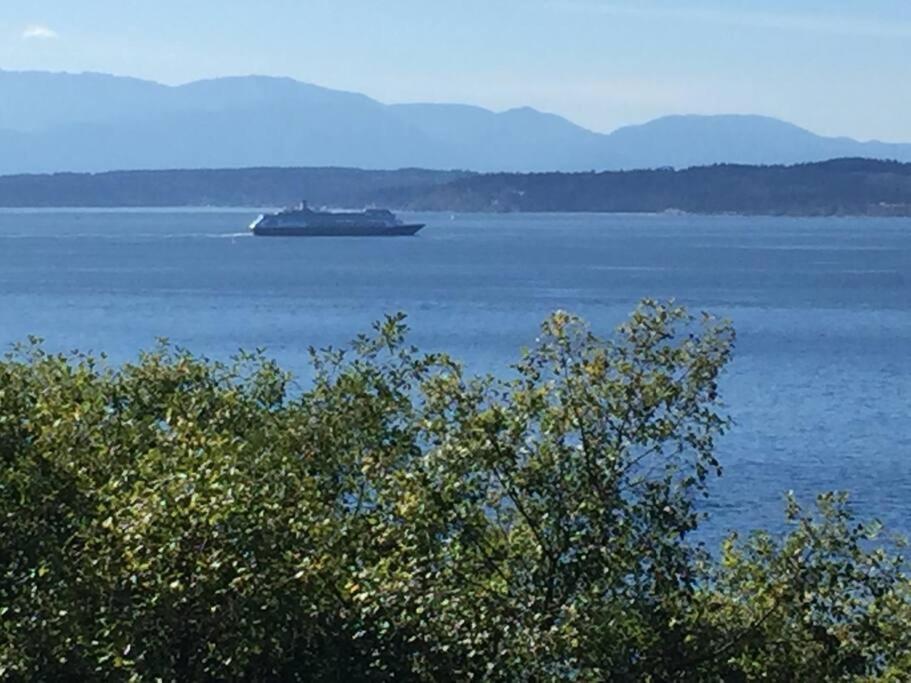 1-Bedroom Seaview Guesthouse On Seattle Luxury Estate With Views Of Olympic Mountains Bagian luar foto
