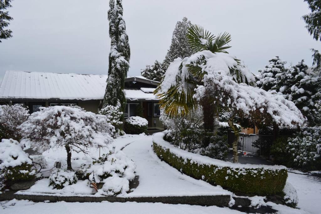 1-Bedroom Seaview Guesthouse On Seattle Luxury Estate With Views Of Olympic Mountains Bagian luar foto