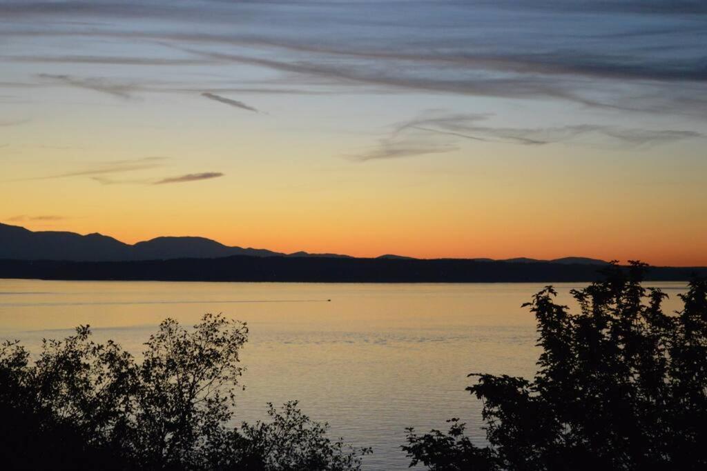 1-Bedroom Seaview Guesthouse On Seattle Luxury Estate With Views Of Olympic Mountains Bagian luar foto